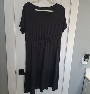 Black V-Neck Short Sleeve Midi Dress